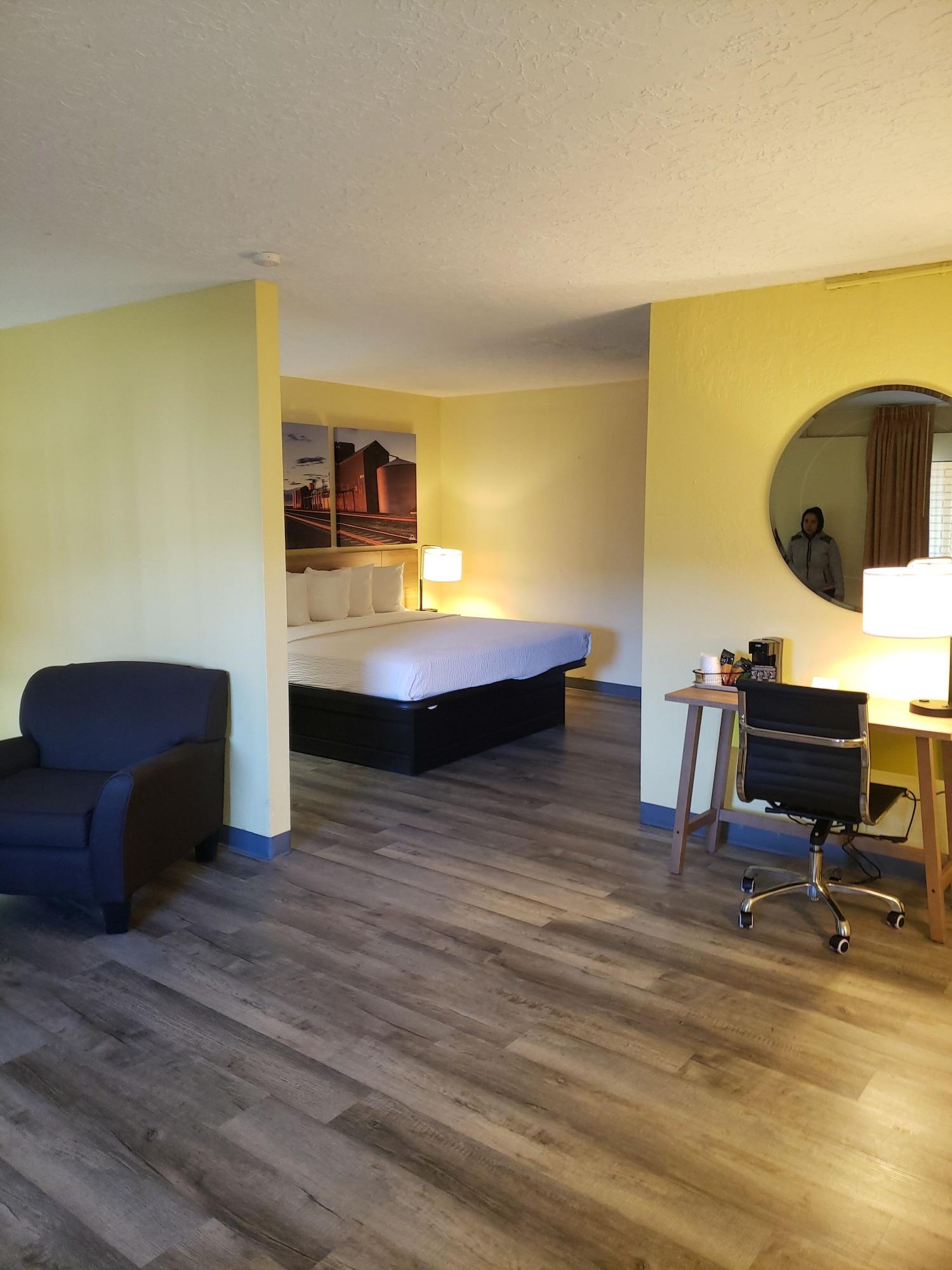 Days Inn & Suites By Wyndham Clovis Exterior photo