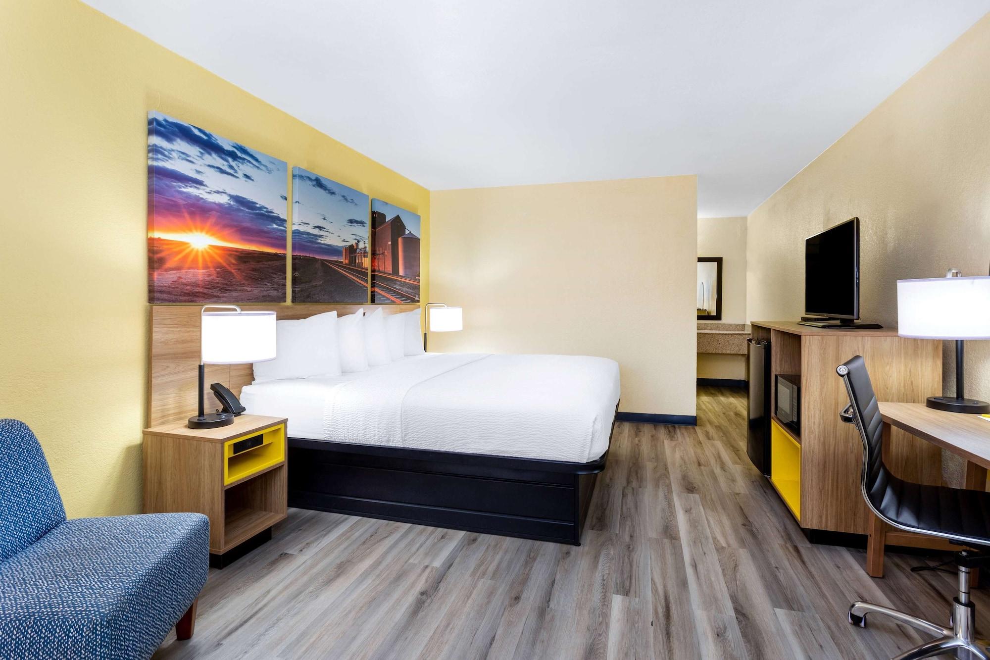 Days Inn & Suites By Wyndham Clovis Exterior photo