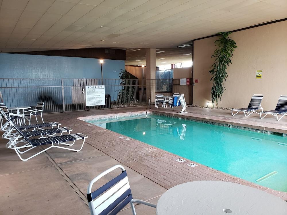Days Inn & Suites By Wyndham Clovis Exterior photo